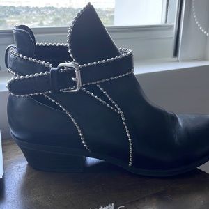 BCBGeneration ankle boots 7.5